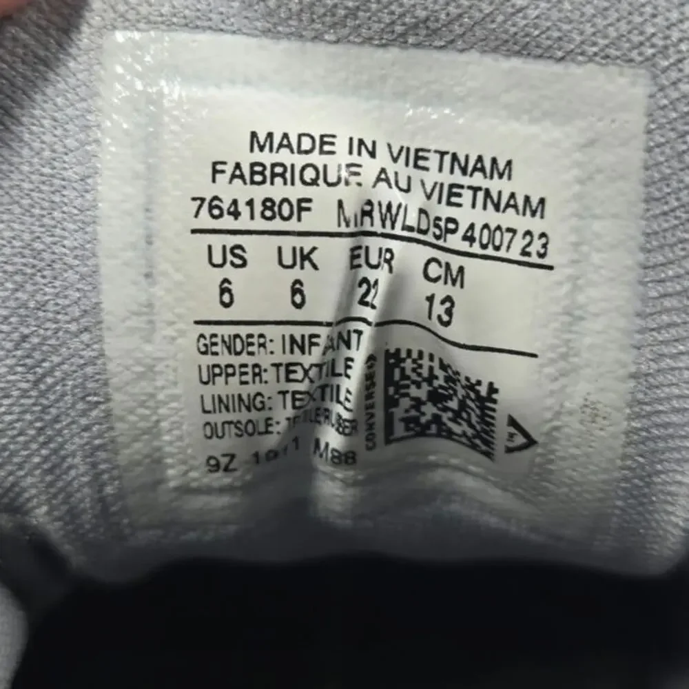 Converse Infant Youth‎ US Size 5 Chuck Taylor Low Light Gray Sneaker Shoes